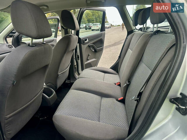 Серый Форд Фокус, объемом двигателя 1.6 л и пробегом 176 тыс. км за 4599 $, фото 28 на Automoto.ua