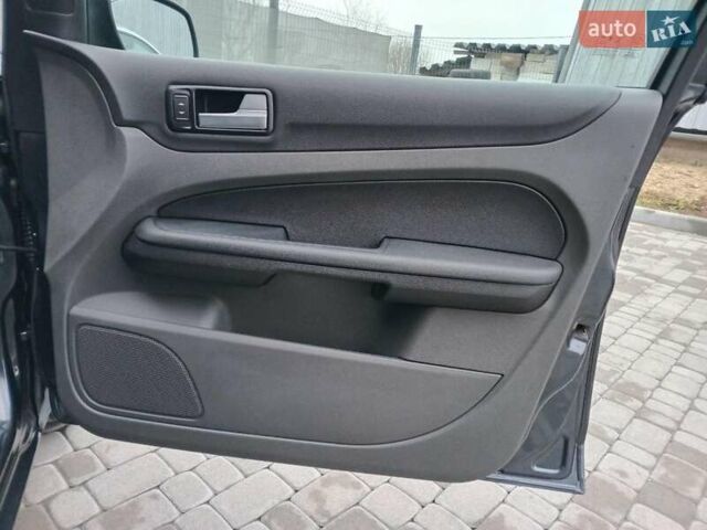 Серый Форд Фокус, объемом двигателя 1.6 л и пробегом 317 тыс. км за 3690 $, фото 11 на Automoto.ua