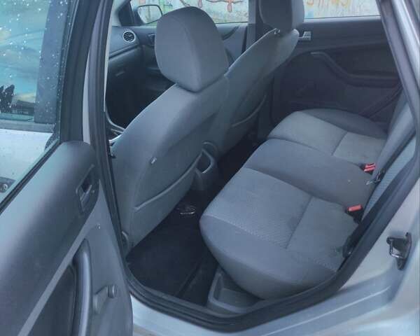 Сірий Форд Фокус, об'ємом двигуна 1.6 л та пробігом 320 тис. км за 2200 $, фото 11 на Automoto.ua