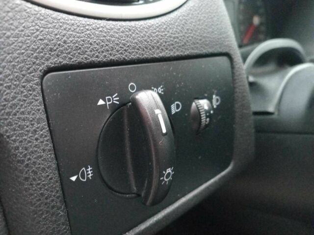 Сірий Форд Фокус, об'ємом двигуна 1.6 л та пробігом 317 тис. км за 3690 $, фото 19 на Automoto.ua