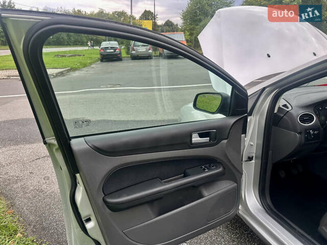 Серый Форд Фокус, объемом двигателя 1.6 л и пробегом 176 тыс. км за 4599 $, фото 19 на Automoto.ua