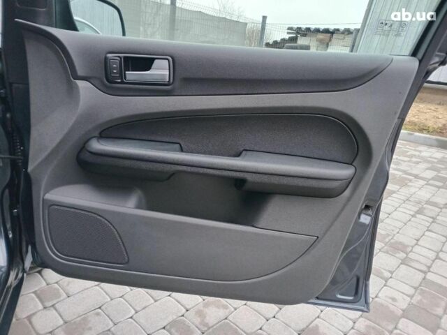 Серый Форд Фокус, объемом двигателя 1.6 л и пробегом 317 тыс. км за 3690 $, фото 11 на Automoto.ua