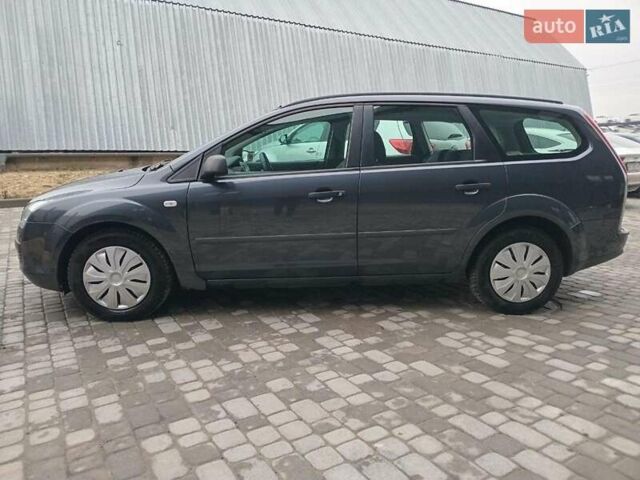 Серый Форд Фокус, объемом двигателя 1.6 л и пробегом 317 тыс. км за 3690 $, фото 3 на Automoto.ua