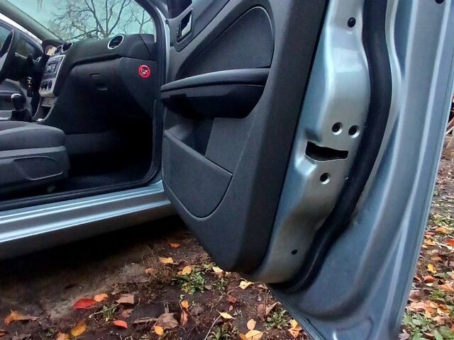 Серый Форд Фокус, объемом двигателя 1.6 л и пробегом 192 тыс. км за 4850 $, фото 10 на Automoto.ua