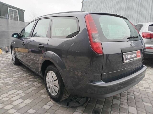 Сірий Форд Фокус, об'ємом двигуна 1.6 л та пробігом 317 тис. км за 3690 $, фото 4 на Automoto.ua