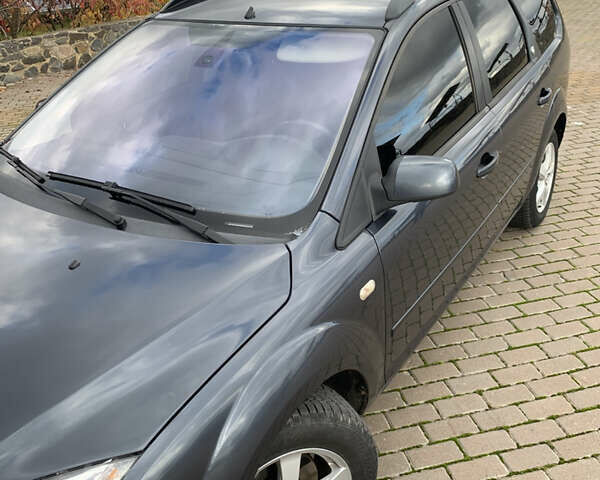 Серый Форд Фокус, объемом двигателя 1.6 л и пробегом 300 тыс. км за 5200 $, фото 16 на Automoto.ua