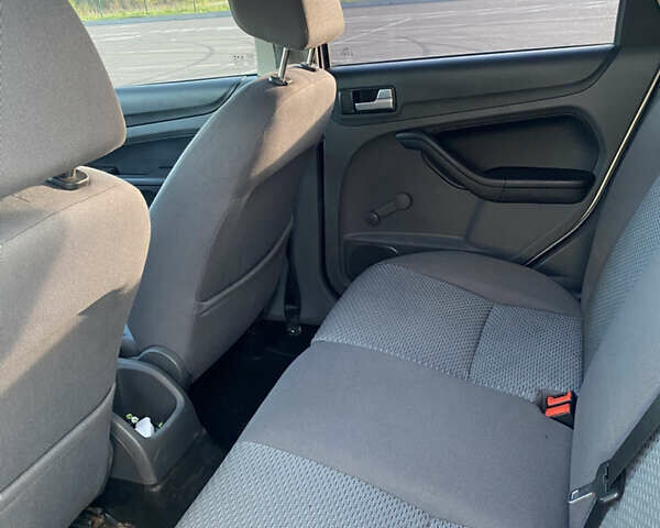 Сірий Форд Фокус, об'ємом двигуна 1.6 л та пробігом 251 тис. км за 4500 $, фото 10 на Automoto.ua