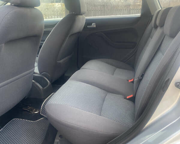 Сірий Форд Фокус, об'ємом двигуна 1.6 л та пробігом 209 тис. км за 3650 $, фото 10 на Automoto.ua