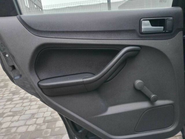 Сірий Форд Фокус, об'ємом двигуна 1.6 л та пробігом 317 тис. км за 3690 $, фото 17 на Automoto.ua