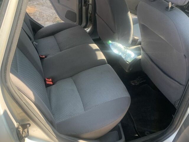 Серый Форд Фокус, объемом двигателя 1.6 л и пробегом 283 тыс. км за 3800 $, фото 3 на Automoto.ua