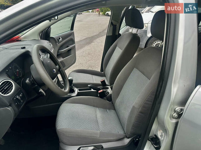 Серый Форд Фокус, объемом двигателя 1.6 л и пробегом 176 тыс. км за 4599 $, фото 20 на Automoto.ua
