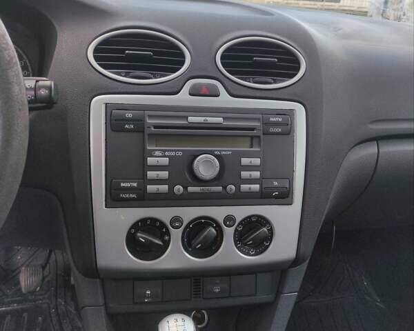 Сірий Форд Фокус, об'ємом двигуна 1.6 л та пробігом 320 тис. км за 2200 $, фото 17 на Automoto.ua