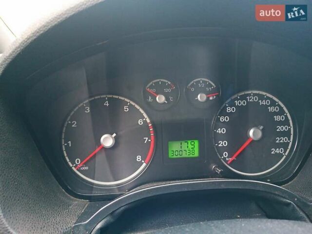 Сірий Форд Фокус, об'ємом двигуна 1.6 л та пробігом 300 тис. км за 4200 $, фото 4 на Automoto.ua