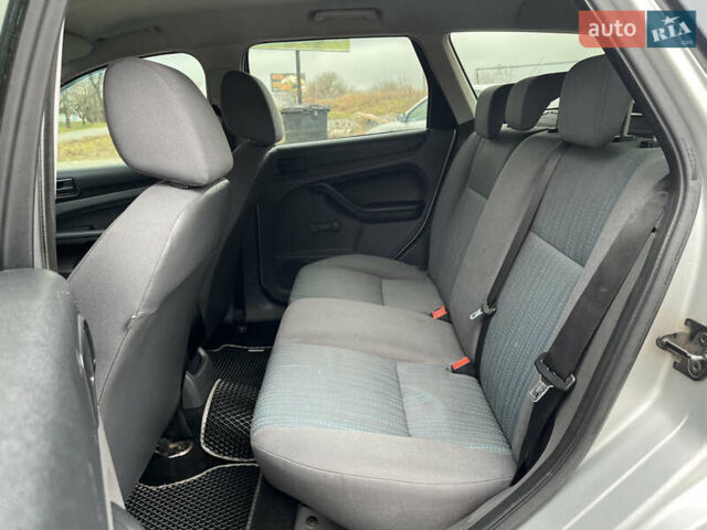 Сірий Форд Фокус, об'ємом двигуна 1.56 л та пробігом 319 тис. км за 3650 $, фото 37 на Automoto.ua