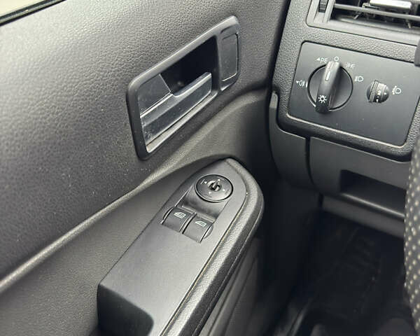 Сірий Форд Фокус, об'ємом двигуна 1.6 л та пробігом 296 тис. км за 3350 $, фото 16 на Automoto.ua