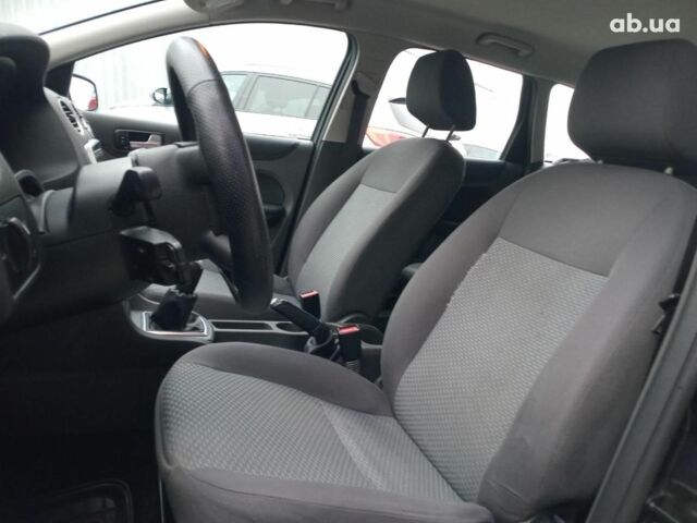 Серый Форд Фокус, объемом двигателя 1.6 л и пробегом 317 тыс. км за 3690 $, фото 20 на Automoto.ua