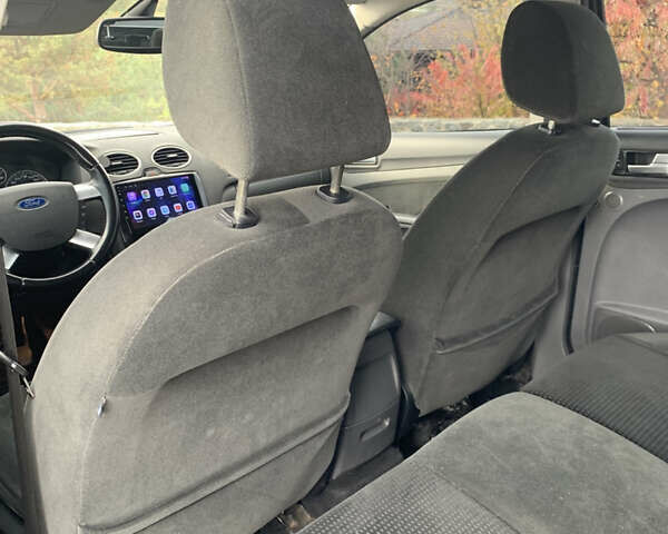 Серый Форд Фокус, объемом двигателя 1.6 л и пробегом 300 тыс. км за 5200 $, фото 25 на Automoto.ua