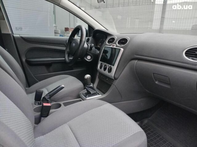 Серый Форд Фокус, объемом двигателя 1.6 л и пробегом 317 тыс. км за 3690 $, фото 10 на Automoto.ua