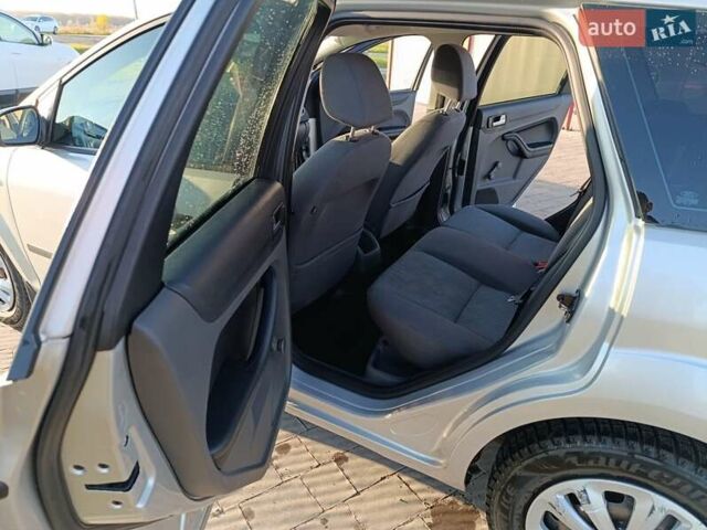 Сірий Форд Фокус, об'ємом двигуна 1.6 л та пробігом 218 тис. км за 4200 $, фото 5 на Automoto.ua