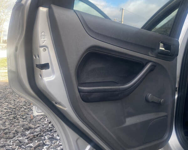 Сірий Форд Фокус, об'ємом двигуна 1.6 л та пробігом 209 тис. км за 3650 $, фото 11 на Automoto.ua