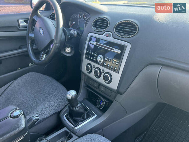 Сірий Форд Фокус, об'ємом двигуна 1.6 л та пробігом 322 тис. км за 3250 $, фото 8 на Automoto.ua