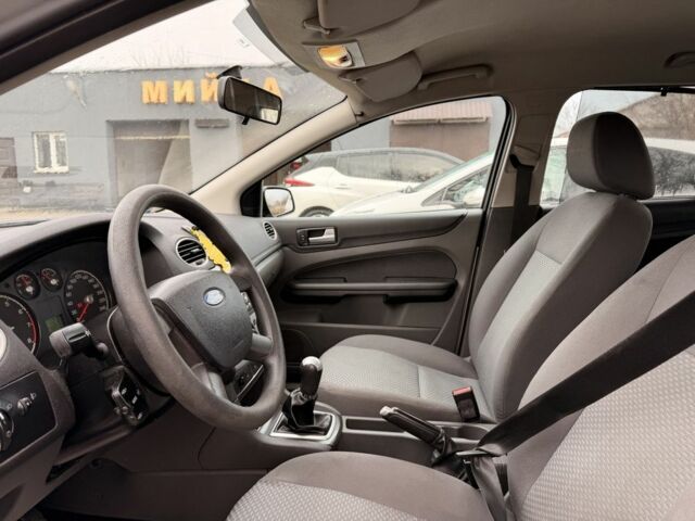 Серый Форд Фокус, объемом двигателя 1.6 л и пробегом 215 тыс. км за 2100 $, фото 9 на Automoto.ua