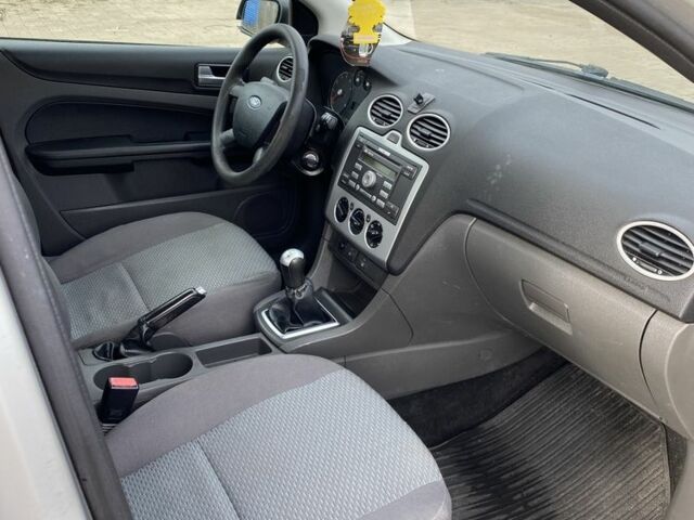 Сірий Форд Фокус, об'ємом двигуна 1.6 л та пробігом 230 тис. км за 2499 $, фото 22 на Automoto.ua