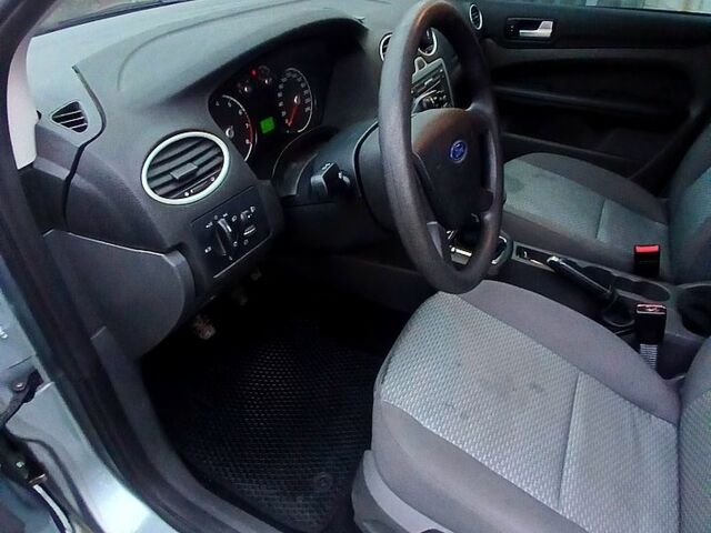 Серый Форд Фокус, объемом двигателя 1.6 л и пробегом 192 тыс. км за 4850 $, фото 2 на Automoto.ua