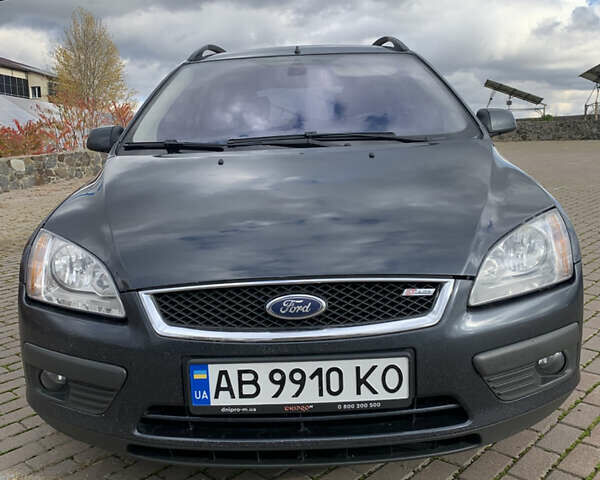 Серый Форд Фокус, объемом двигателя 1.6 л и пробегом 300 тыс. км за 5200 $, фото 1 на Automoto.ua