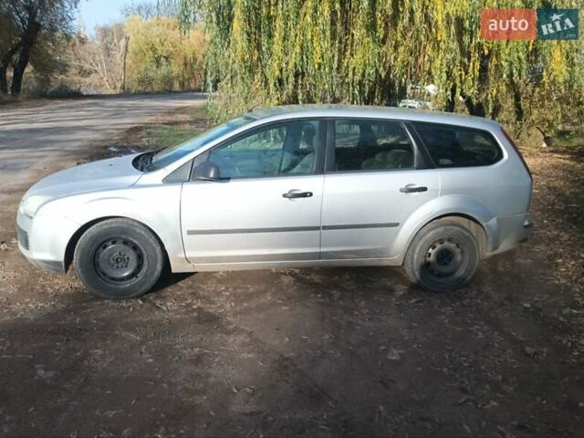 Серый Форд Фокус, объемом двигателя 1.56 л и пробегом 300 тыс. км за 3200 $, фото 7 на Automoto.ua