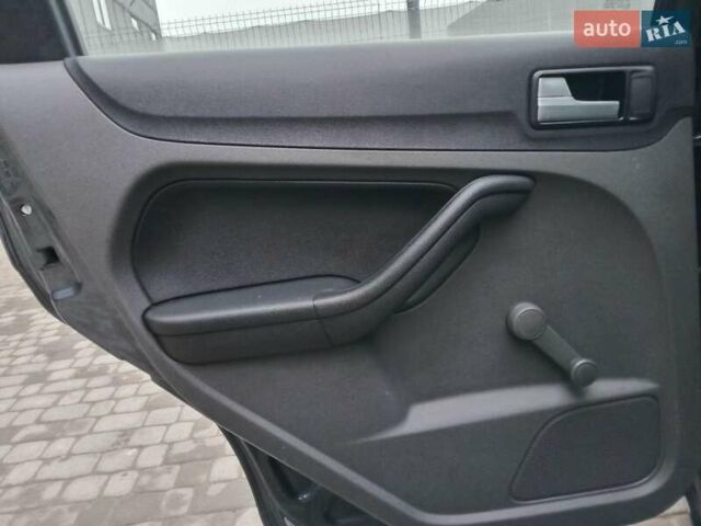 Серый Форд Фокус, объемом двигателя 1.6 л и пробегом 317 тыс. км за 3690 $, фото 17 на Automoto.ua