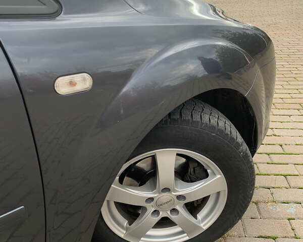 Серый Форд Фокус, объемом двигателя 1.6 л и пробегом 300 тыс. км за 5200 $, фото 4 на Automoto.ua