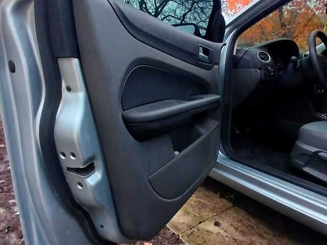 Серый Форд Фокус, объемом двигателя 1.6 л и пробегом 192 тыс. км за 4850 $, фото 11 на Automoto.ua