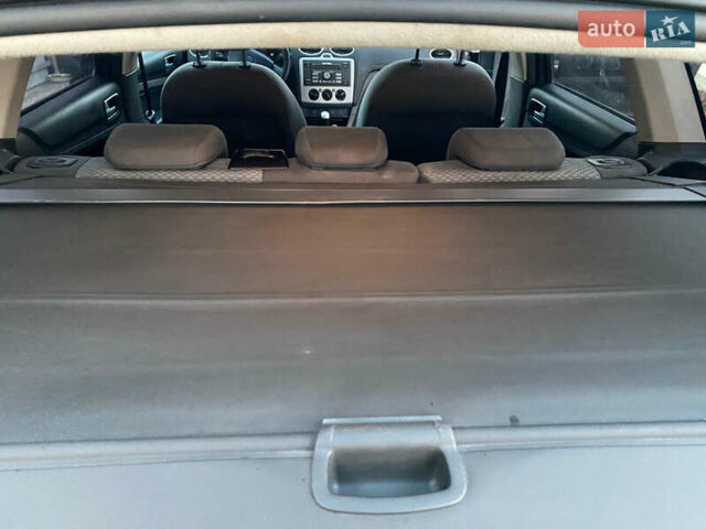 Серый Форд Фокус, объемом двигателя 1.56 л и пробегом 293 тыс. км за 4000 $, фото 5 на Automoto.ua