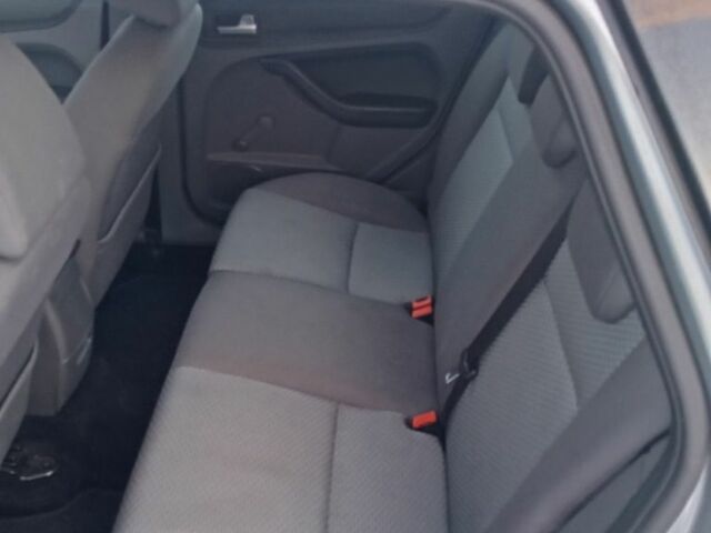 Серый Форд Фокус, объемом двигателя 1.6 л и пробегом 230 тыс. км за 5500 $, фото 5 на Automoto.ua