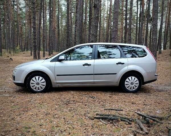 Серый Форд Фокус, объемом двигателя 1.56 л и пробегом 339 тыс. км за 3600 $, фото 4 на Automoto.ua