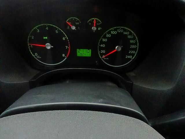 Серый Форд Фокус, объемом двигателя 1.6 л и пробегом 192 тыс. км за 4850 $, фото 3 на Automoto.ua