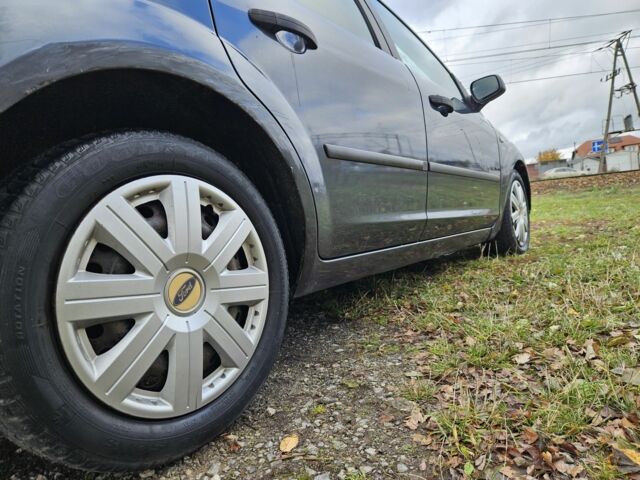 Форд Фокус 2005 в Житомире на Automoto.ua Серый Форд Фокус, объемом двигателя 1.6 л и пробегом 400 тыс. км за 1900 $, фото 5 на Automoto.ua