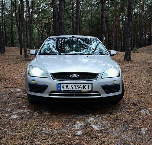 Серый Форд Фокус, объемом двигателя 1.56 л и пробегом 339 тыс. км за 3600 $, фото 2 на Automoto.ua