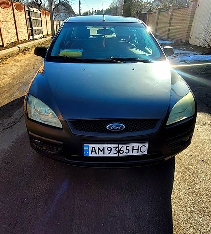 Сірий Форд Фокус, об'ємом двигуна 1.6 л та пробігом 224 тис. км за 4500 $, фото 2 на Automoto.ua