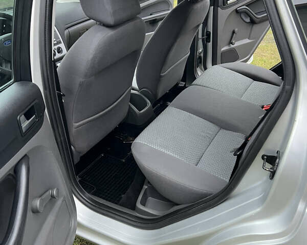 Серый Форд Фокус, объемом двигателя 1.6 л и пробегом 144 тыс. км за 4999 $, фото 19 на Automoto.ua