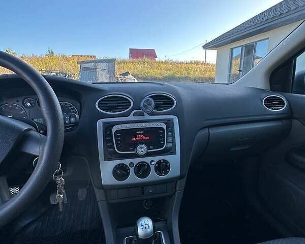 Серый Форд Фокус, объемом двигателя 1.6 л и пробегом 204 тыс. км за 4100 $, фото 15 на Automoto.ua