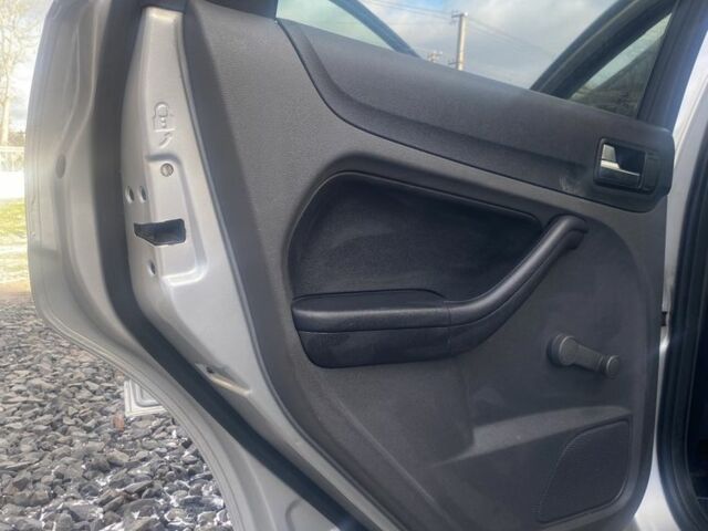 Серый Форд Фокус, объемом двигателя 1.6 л и пробегом 209 тыс. км за 3650 $, фото 14 на Automoto.ua