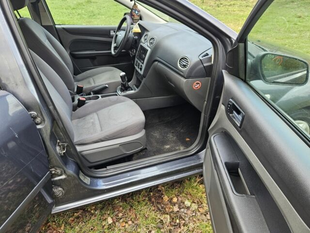 Форд Фокус 2005 в Житомире на Automoto.ua Серый Форд Фокус, объемом двигателя 1.6 л и пробегом 400 тыс. км за 1900 $, фото 12 на Automoto.ua