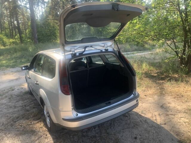 Серый Форд Фокус, объемом двигателя 1.6 л и пробегом 283 тыс. км за 3800 $, фото 2 на Automoto.ua