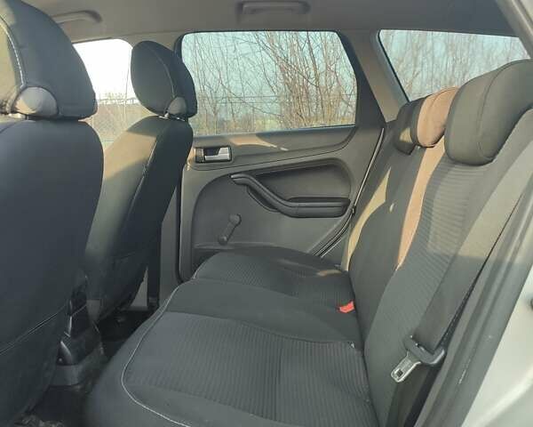 Серый Форд Фокус, объемом двигателя 2 л и пробегом 440 тыс. км за 4000 $, фото 1 на Automoto.ua