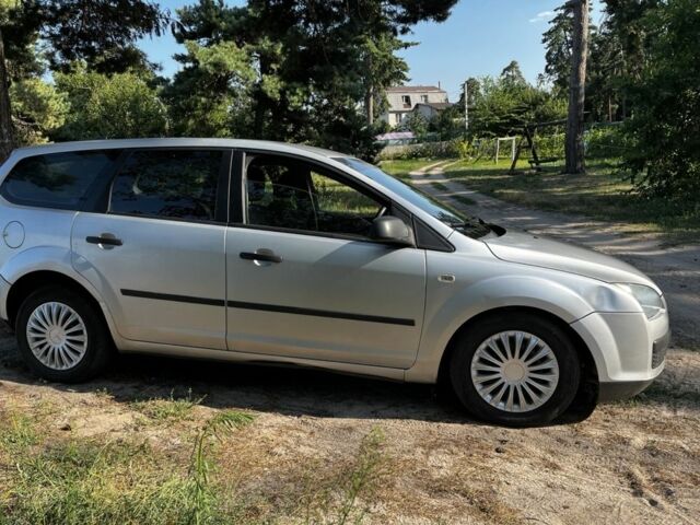 Серый Форд Фокус, объемом двигателя 1.6 л и пробегом 283 тыс. км за 3800 $, фото 5 на Automoto.ua