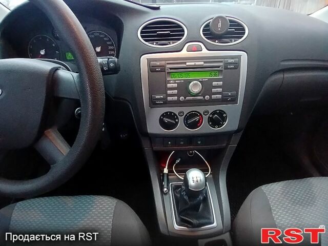 Серый Форд Фокус, объемом двигателя 1.6 л и пробегом 192 тыс. км за 4850 $, фото 4 на Automoto.ua