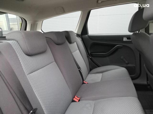 Серый Форд Фокус, объемом двигателя 1.6 л и пробегом 317 тыс. км за 3690 $, фото 13 на Automoto.ua