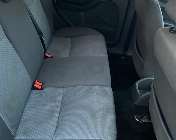 Серый Форд Фокус, объемом двигателя 1.56 л и пробегом 293 тыс. км за 4000 $, фото 4 на Automoto.ua